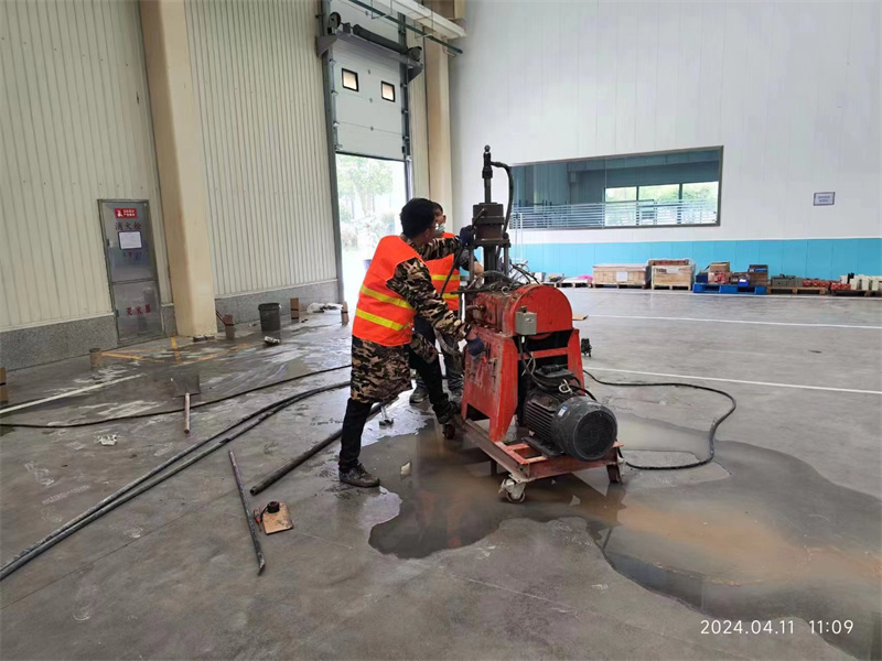 叉河镇厂房地面下沉塌陷注浆加固施工